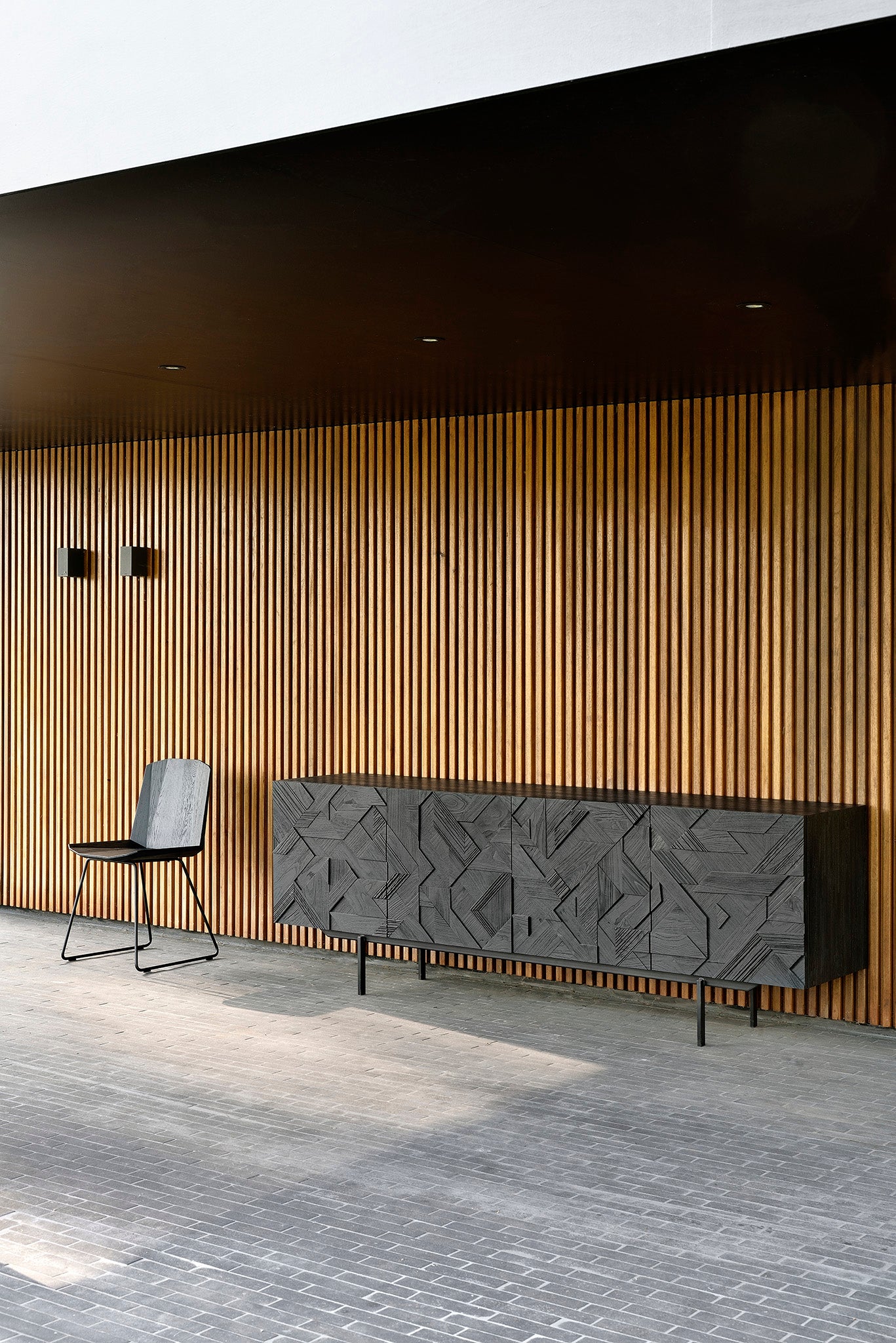 Ethnicraft - Buffet Graphic - Teck - L.224 X 45 x H.80 (4 portes)