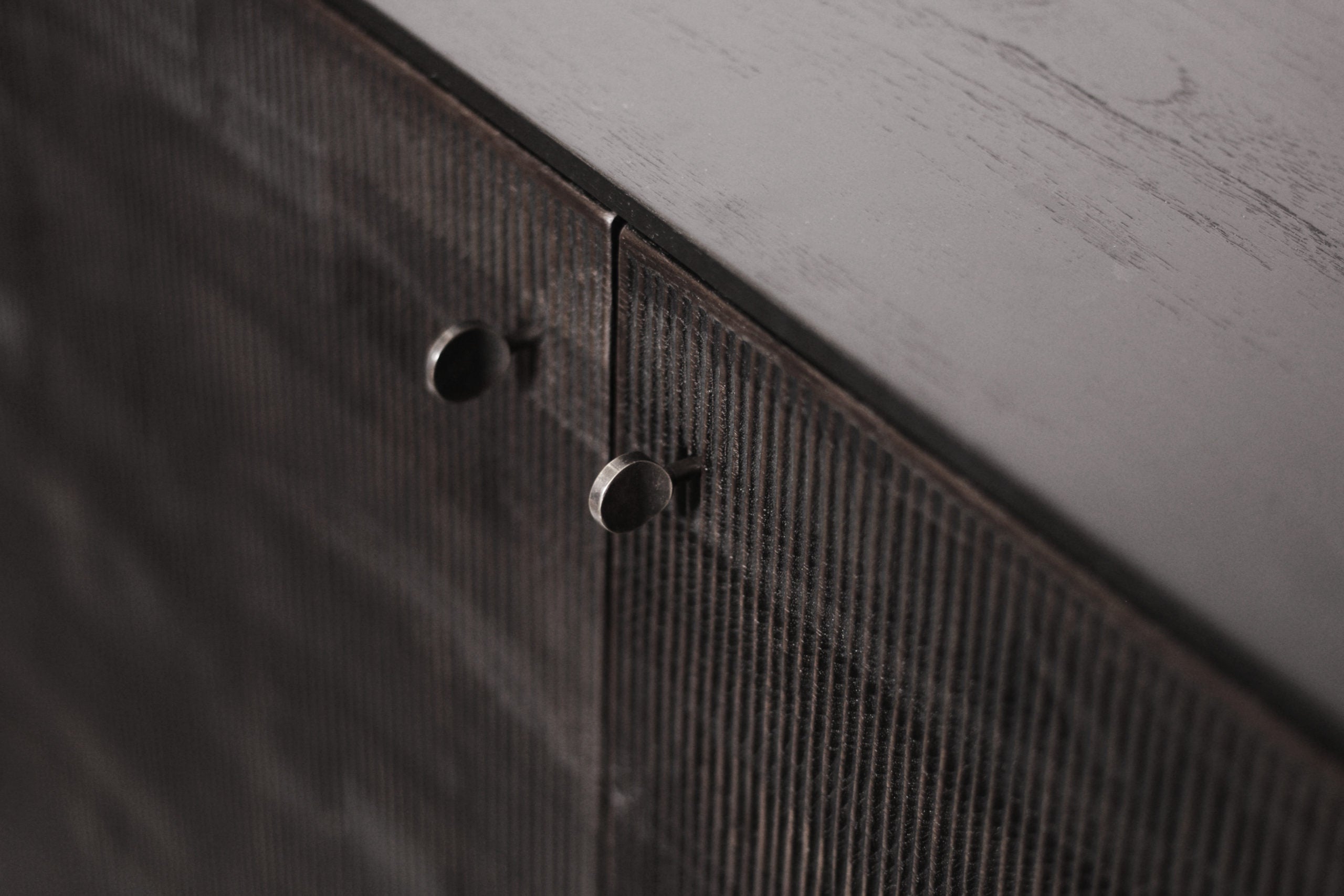 Ethnicraft - Armoire Grooves - Teck - 102 x 45 x H162 - 2 portes 2 tiroirs intérieurs