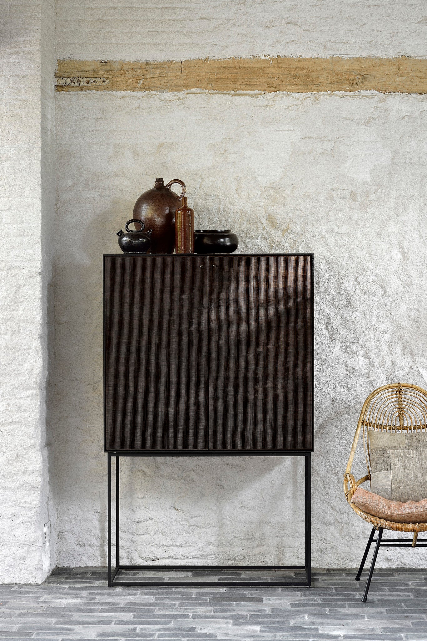 Ethnicraft - Armoire Grooves - Teck - 102 x 45 x H162 - 2 portes 2 tiroirs intérieurs