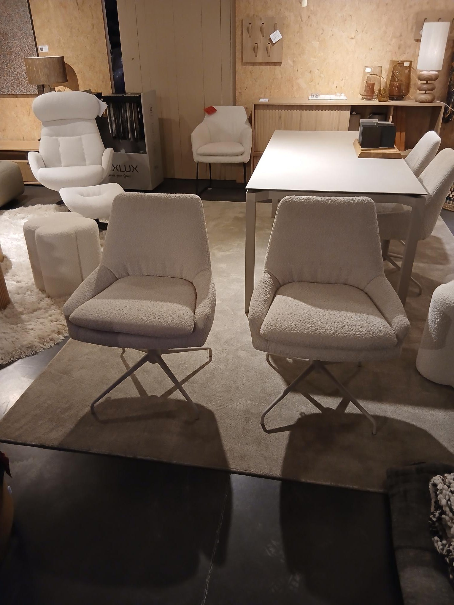 Mobitec - Chaise SAGA - Lot de Quatre chaises - Pieds métal, plateau tourant - Exposition (-40%)