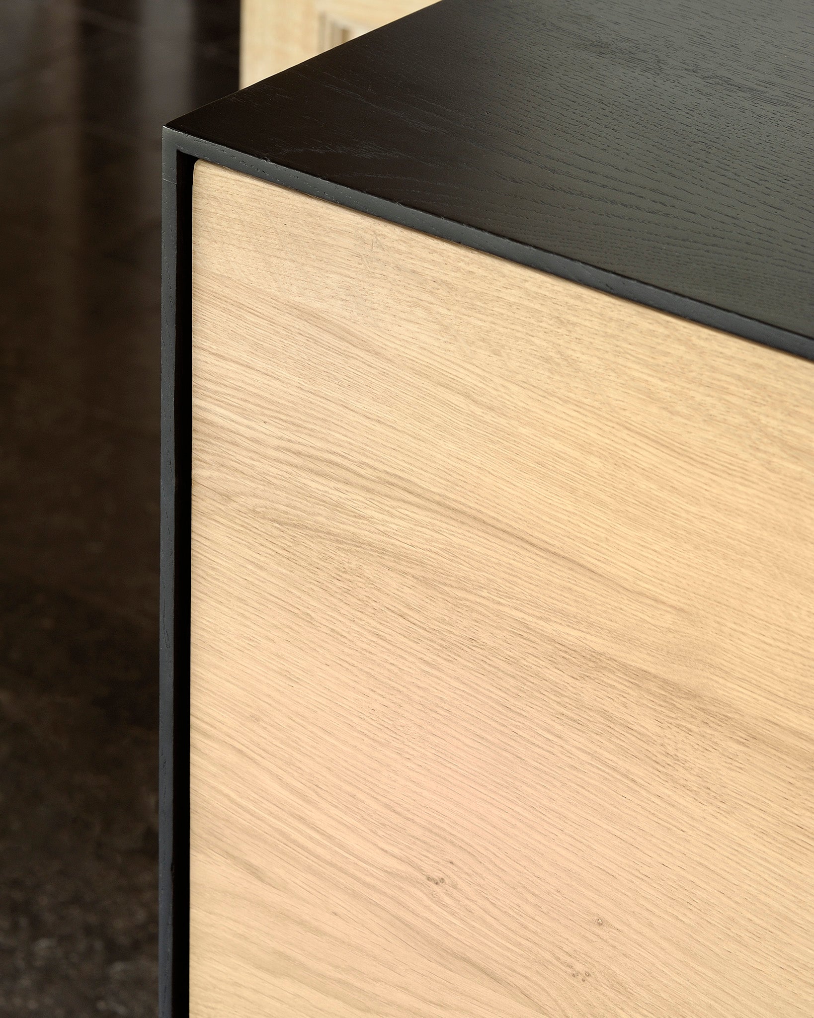 Ethnicraft - Buffet Blackbird - Chêne massif (encadrement noir) - L.180 X 45 x H.80