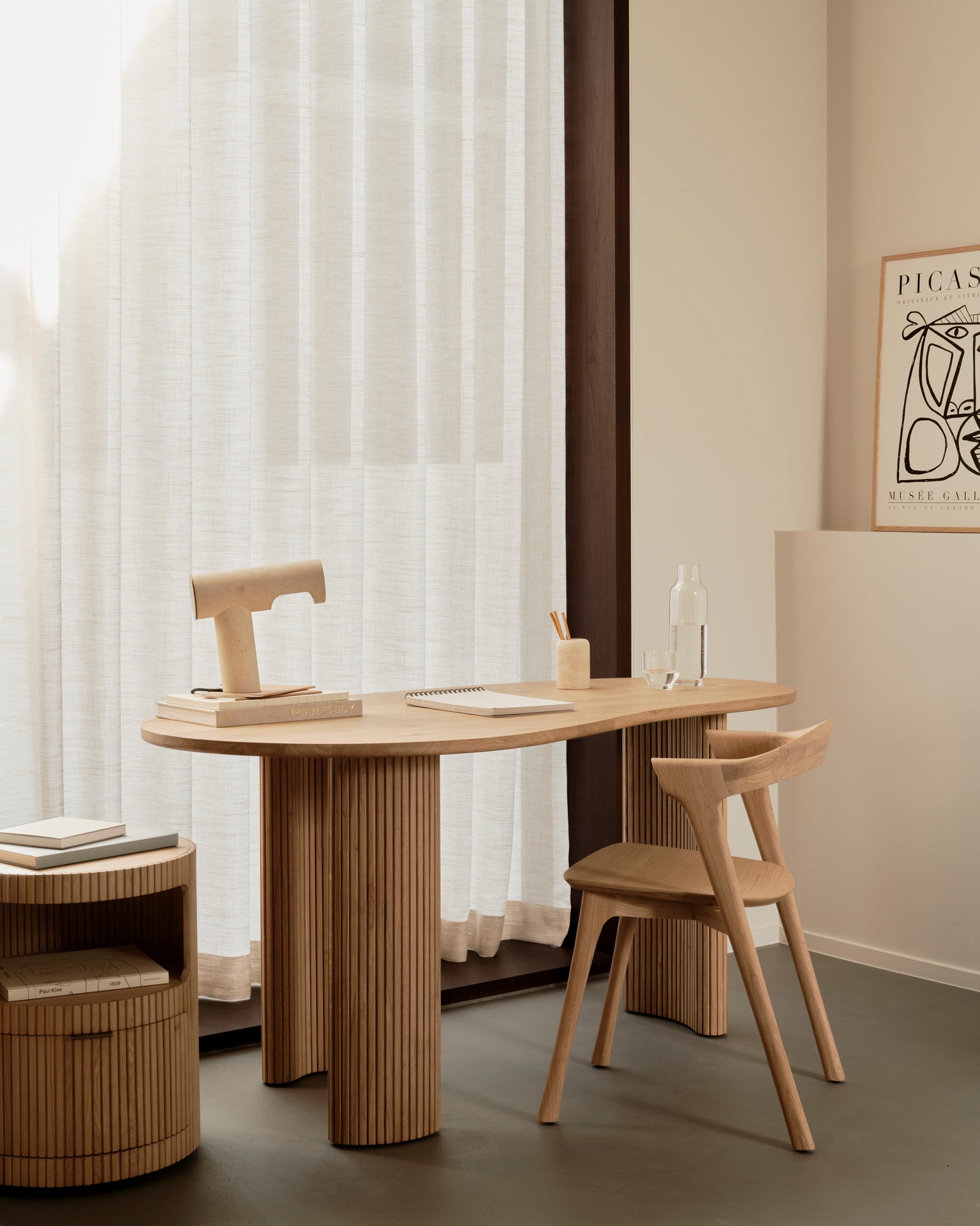 Ethnicraft - Bureau Boomerang - Chêne Verni - 160 x 83 x H76