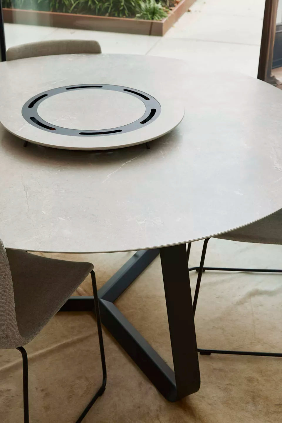 Joli - Table Curve - Ronde - Céramique / Aluminium - Diamètre 100 x H75
