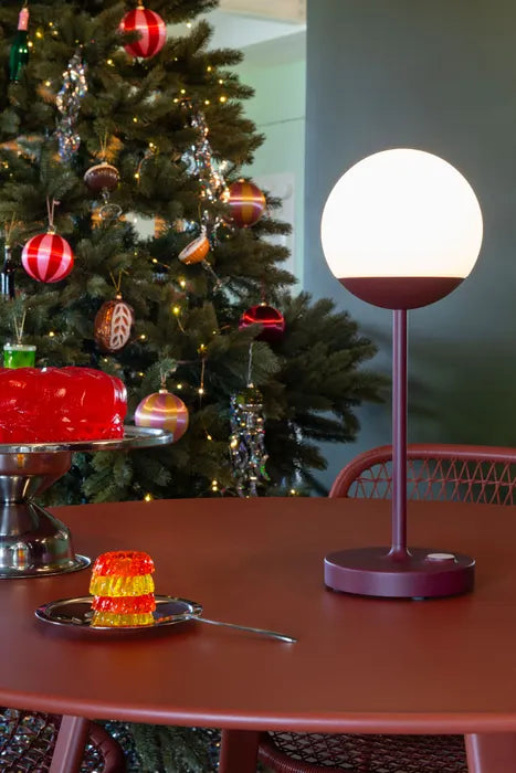 Fermob - INDOOR - Lampe MOOON! MAX - H41 - Cerise Noire - Diffuseur en Verre