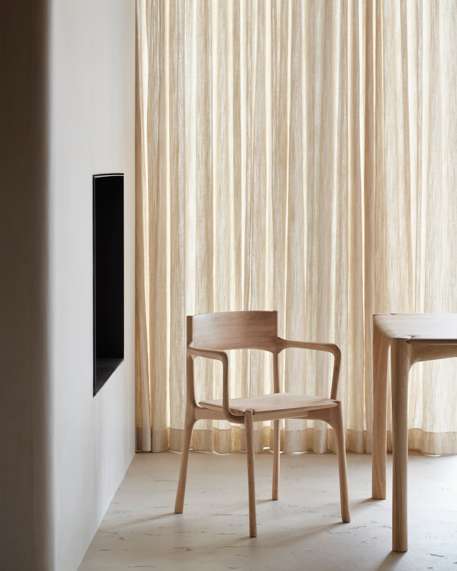 Ethnicraft - Chaise PI avec accoudoirs - Chêne