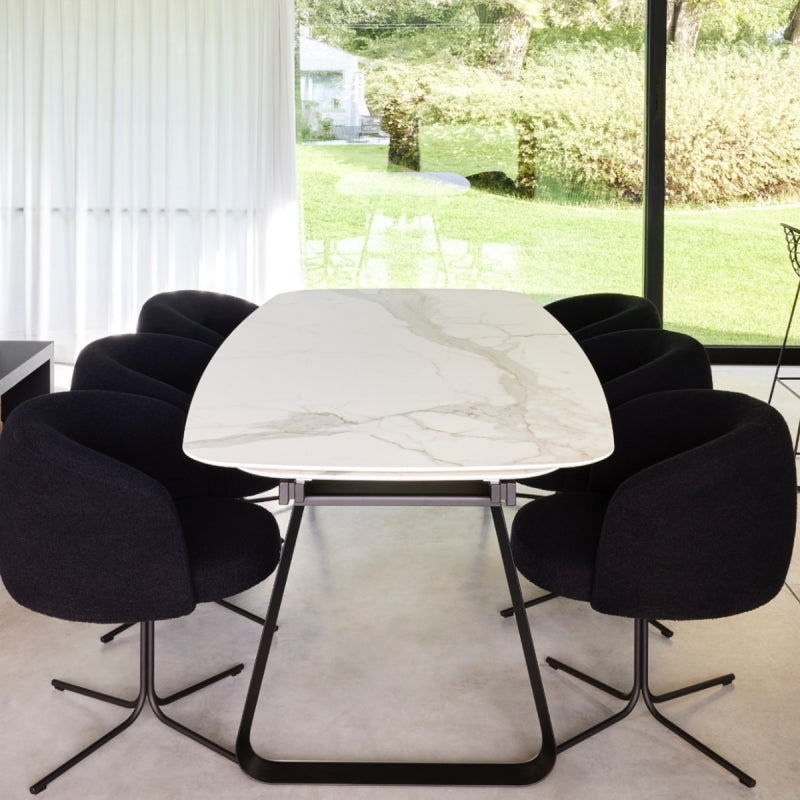 Joli - Table Curve - Faux Ellipse - Céramique Calacatta / Aluminium - Dim. 220 x 110 x H75 - Modèle d'exposition