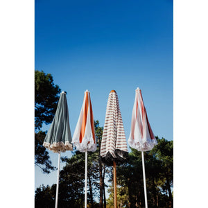Fermob – Aluminium – Parasol ø250 cm en situation