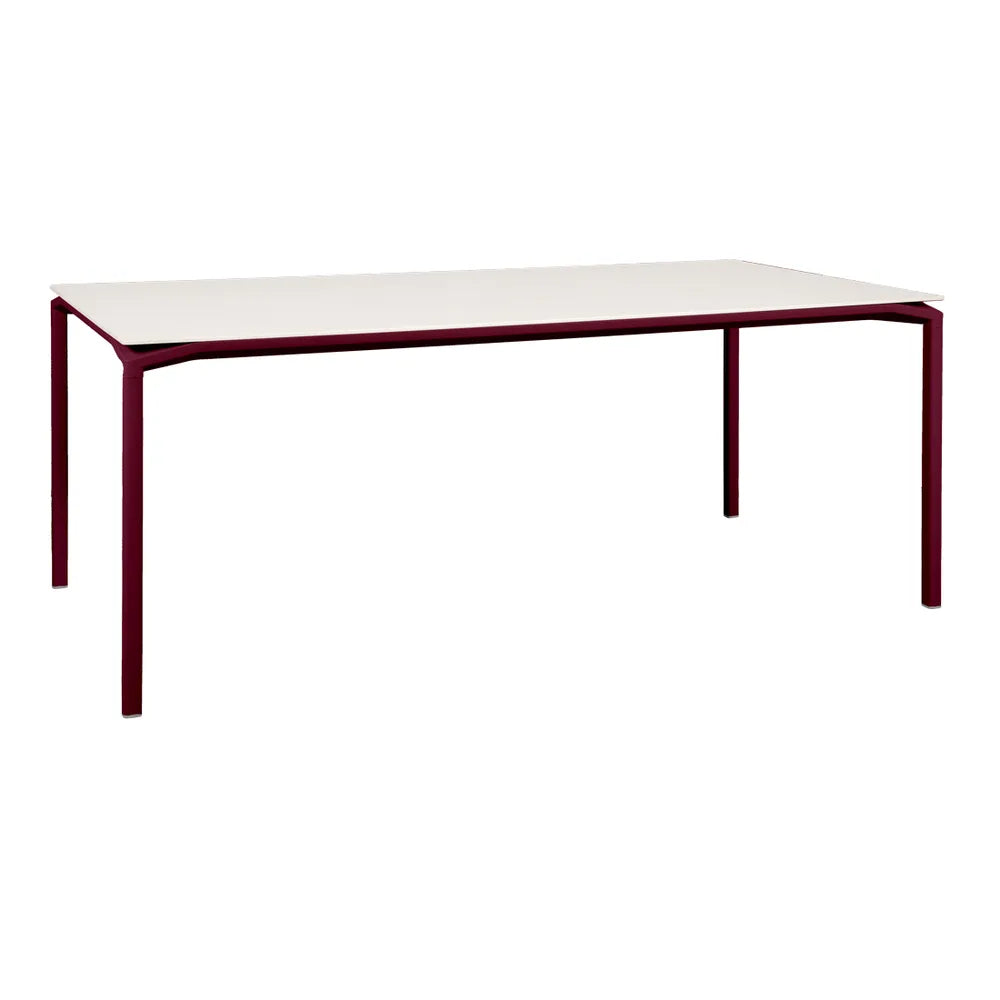 Fermob – Calvi – Table minérale 195 x 95 cm – Cerise noire