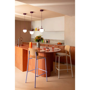Fermob – Studie – Chaise de bar chêne h75 en situation