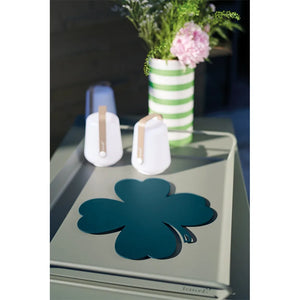 Fermob – Trèfle – Dessous de plat 27 x 27 cm en situation