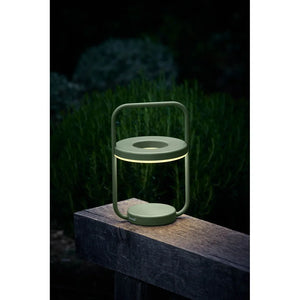 Fermob – Ulli – Lampe monochrome H.30 cm en situation