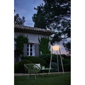 Fermob – Yunos – Lampadaire solaire H.180 cm en situation