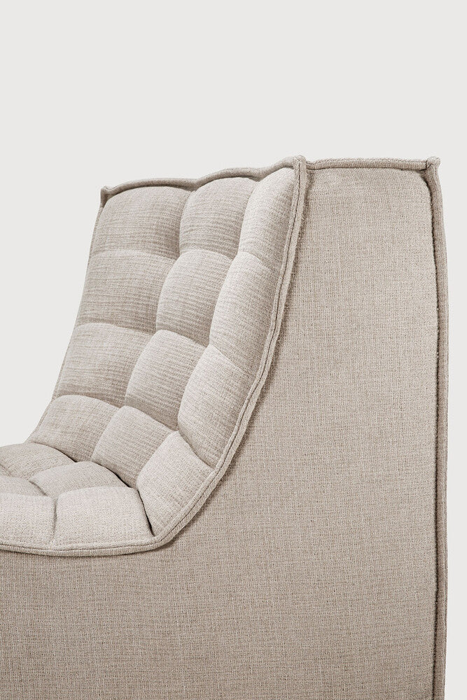 Ethnicraft - N701 - fauteuil d'angle rond 45° en tissu écru.