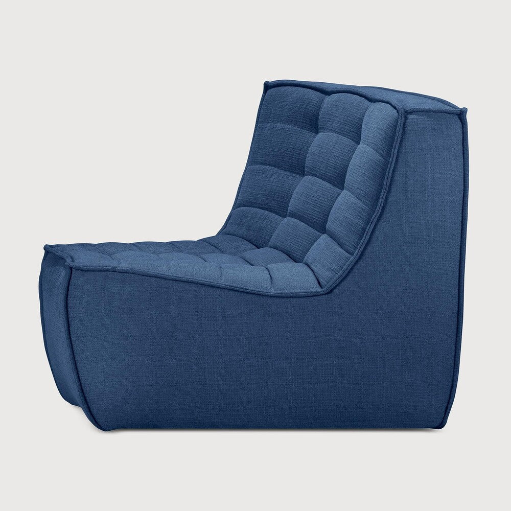 Ethnicraft - N701 - fauteuil d'angle rond 45° en tissu bleu.