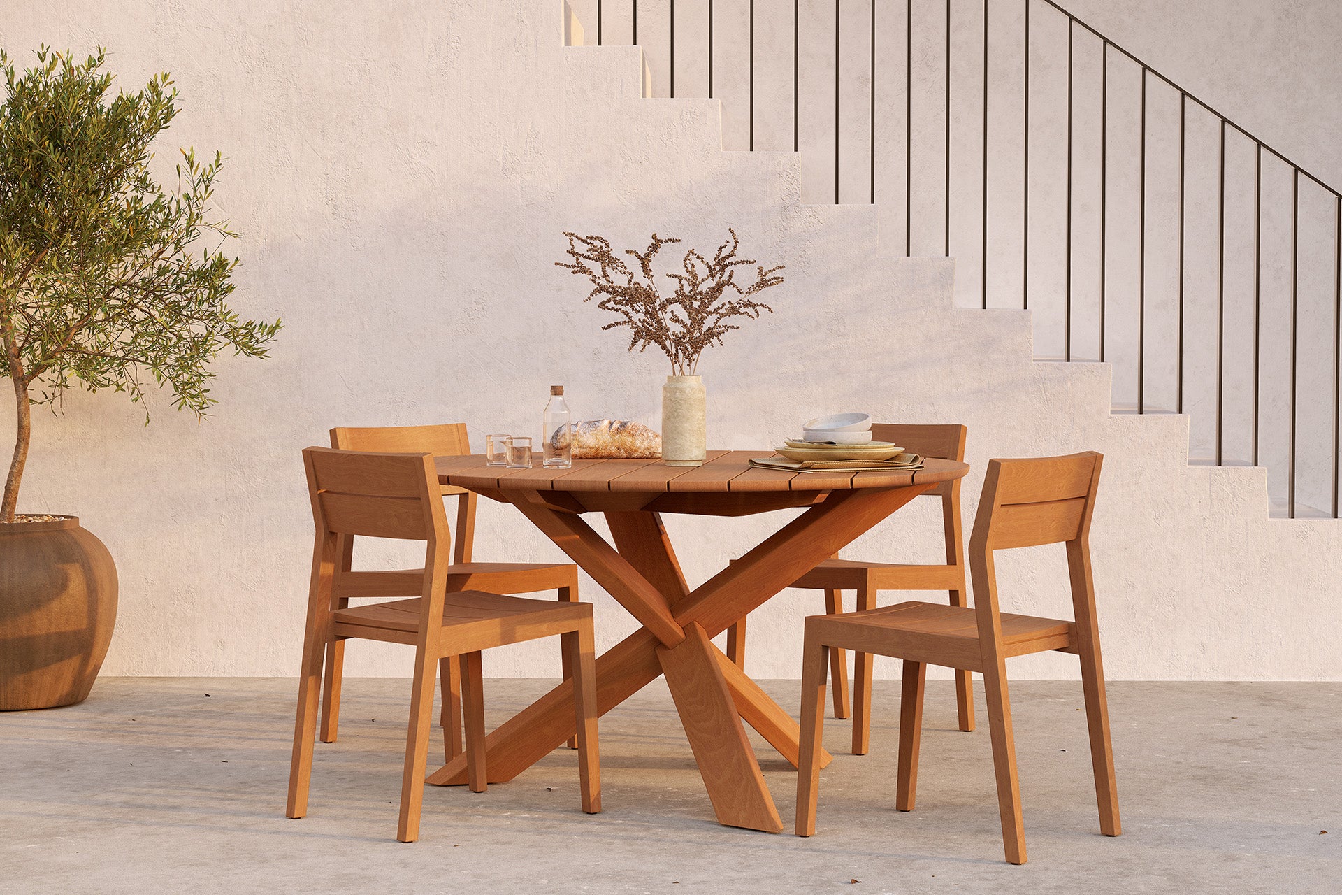 Ethnicraft - Outdoor - Table Circle - Teck massif rainuré - 163x163x76