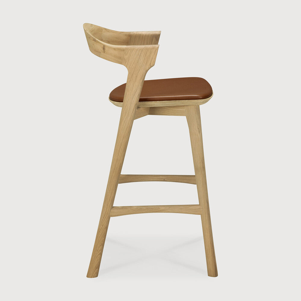 Ethnicraft - Tabouret de bar Bok - Chêne verni - Cuir Cognac - Hauteur d'assise 95cm