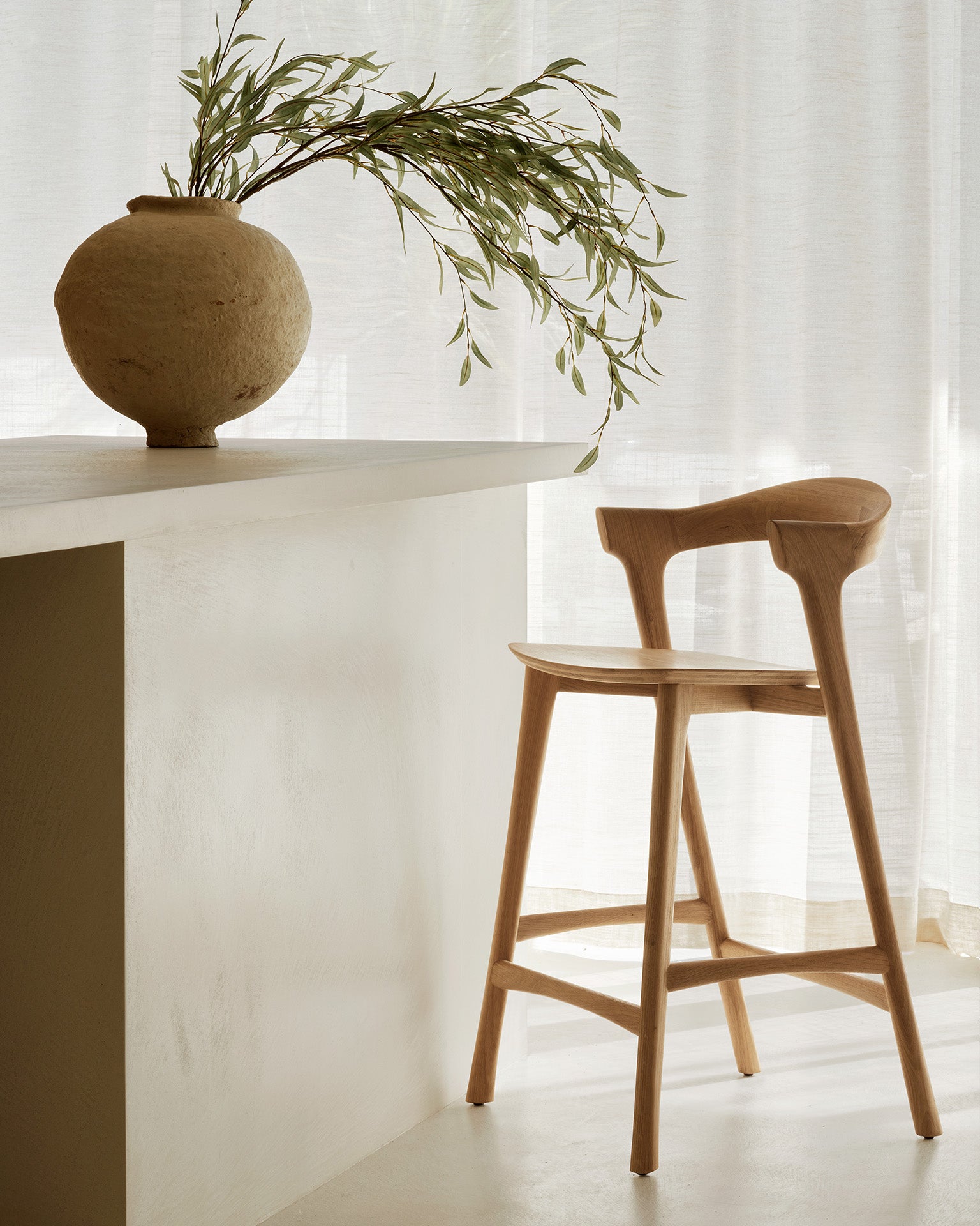 Ethnicraft - Tabouret de bar Bok - Chêne verni - Hauteur d'assise 95cm