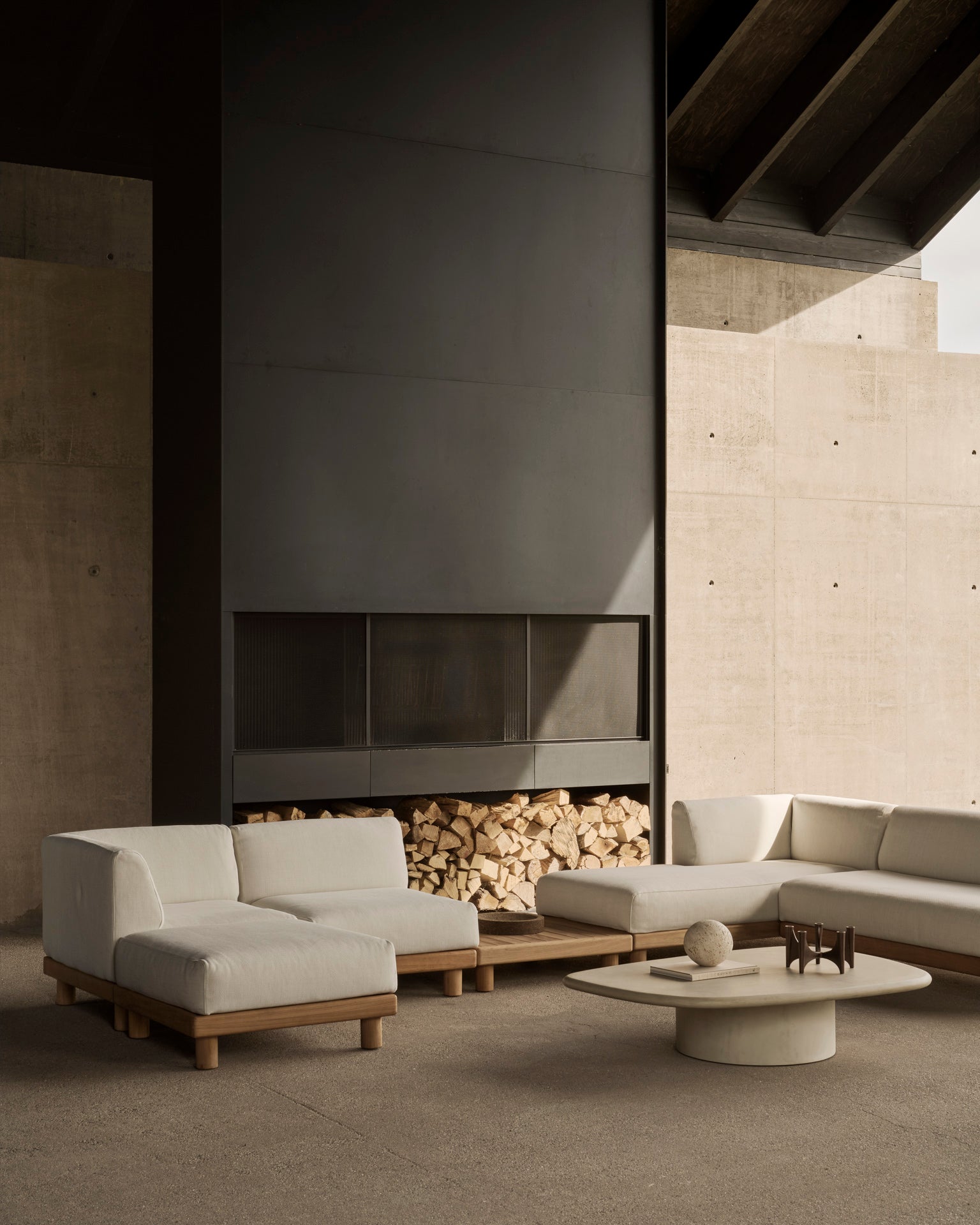 Ethnicraft - Outdoor - Table basse Elements - Beton Verni - dimensions : 134 x 96 x H 30