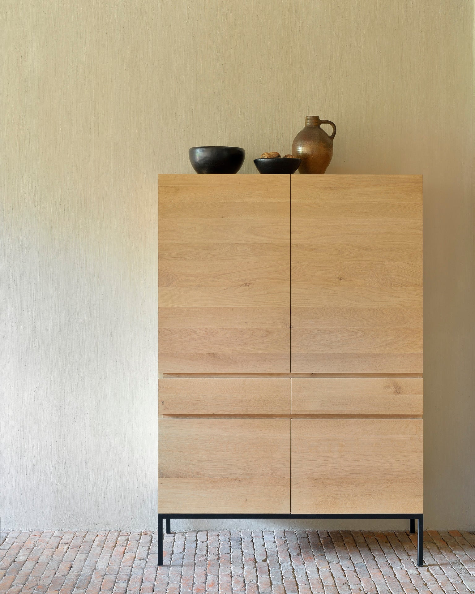 Ethnicraft - Armoire Ligna - Chêne - 4 portes deux tiroirs - 110 x 50 x H 162