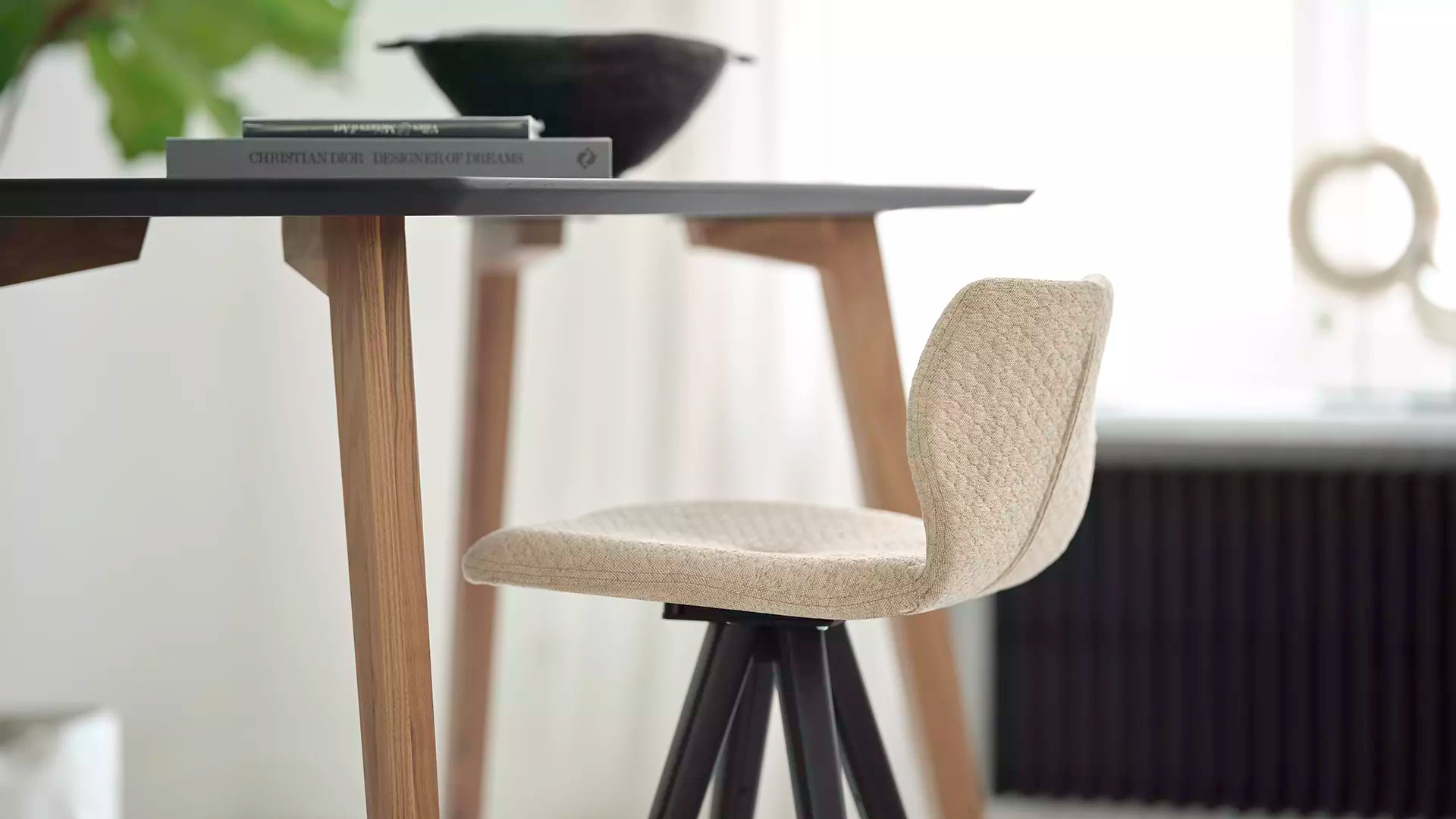 Mobitec - Table Moods - hauteur 110 Cm - Pieds bois plateau Fenix