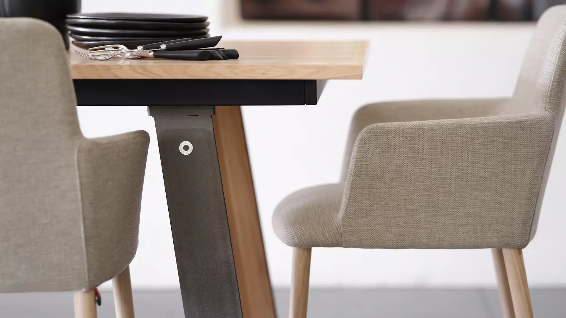 Mobitec - Chaise Rob - Avec accoudoirs - H 50 - Prix en Tissu catégorie 2 et pieds Métal