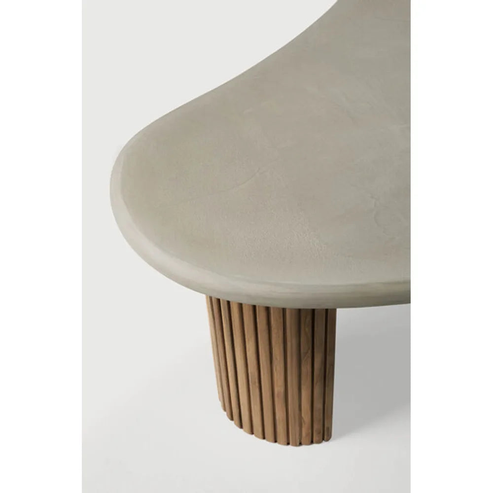 Ethnicraft – Boomerang – Table Basse De Jardin Boomerang – Béton et teck recyclé - 126 cm