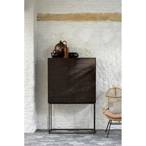 Ethnicraft – Grooves – Armoire Grooves en situation