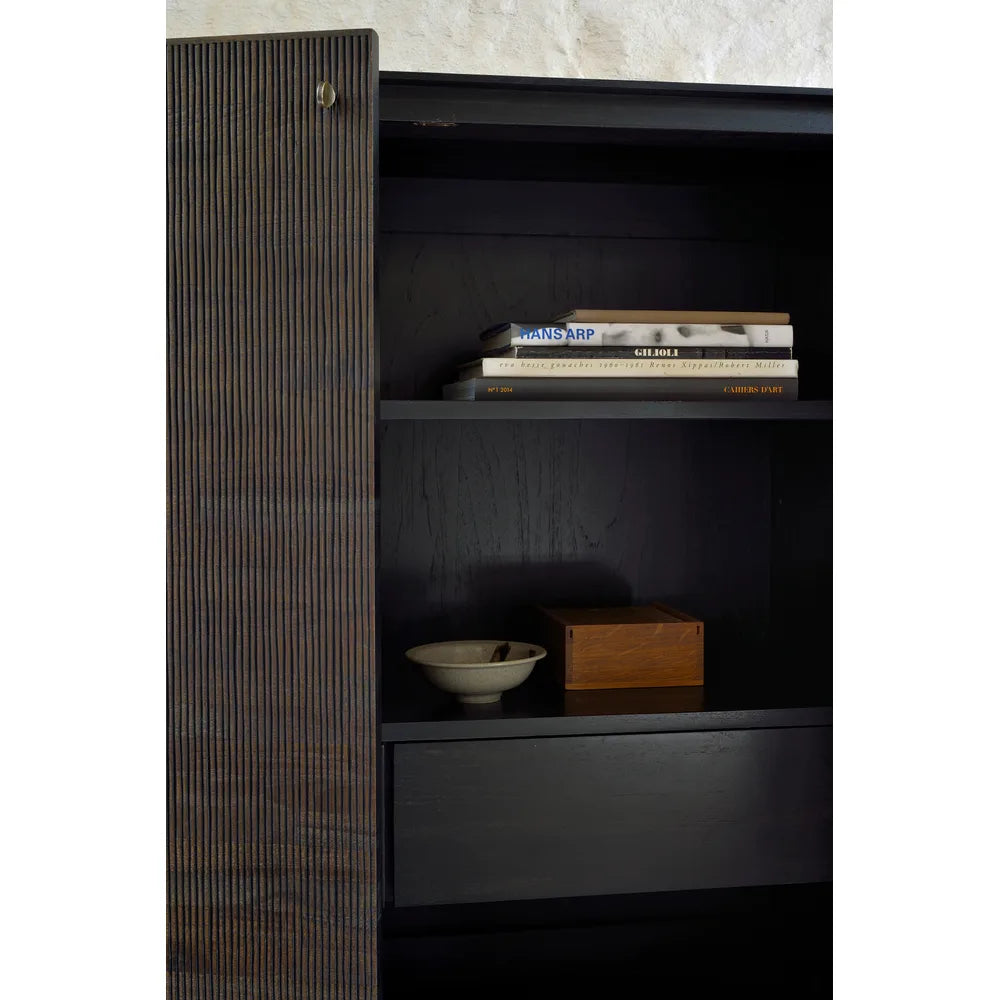 Ethnicraft – Grooves – Armoire Grooves en situation