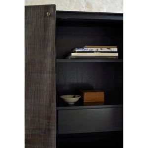 Ethnicraft – Grooves – Armoire Grooves en situation