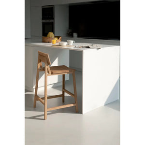 Ethnicraft – N – Tabouret De Cuisine N3 en situation