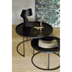 Ethnicraft – Tables à plateau – Set De Tables Basses A Plateaux en situation