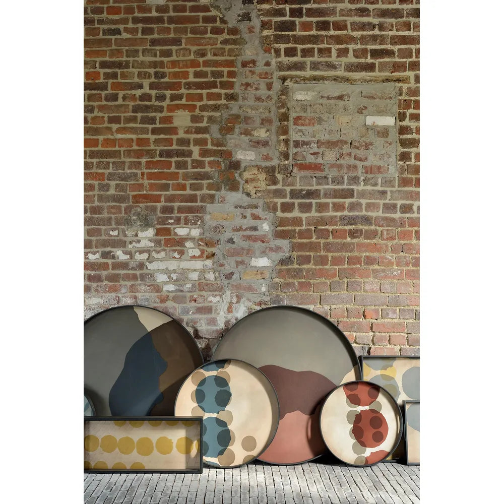 Ethnicraft – Translucent Silhouettes – Plateau En Verre Combined Dots en situation