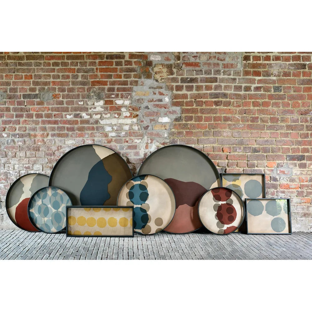 Ethnicraft – Translucent Silhouettes – Plateau En Verre Combined Dots en situation