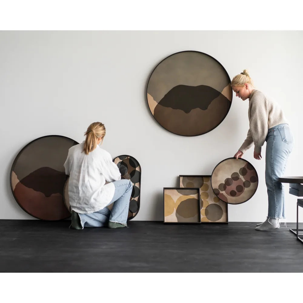Ethnicraft – Translucent Silhouettes – Plateau En Verre Combined Dots en situation