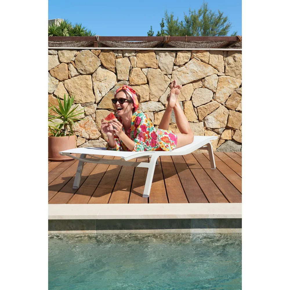 Fermob – Alizé – Bain de soleil xs en situation