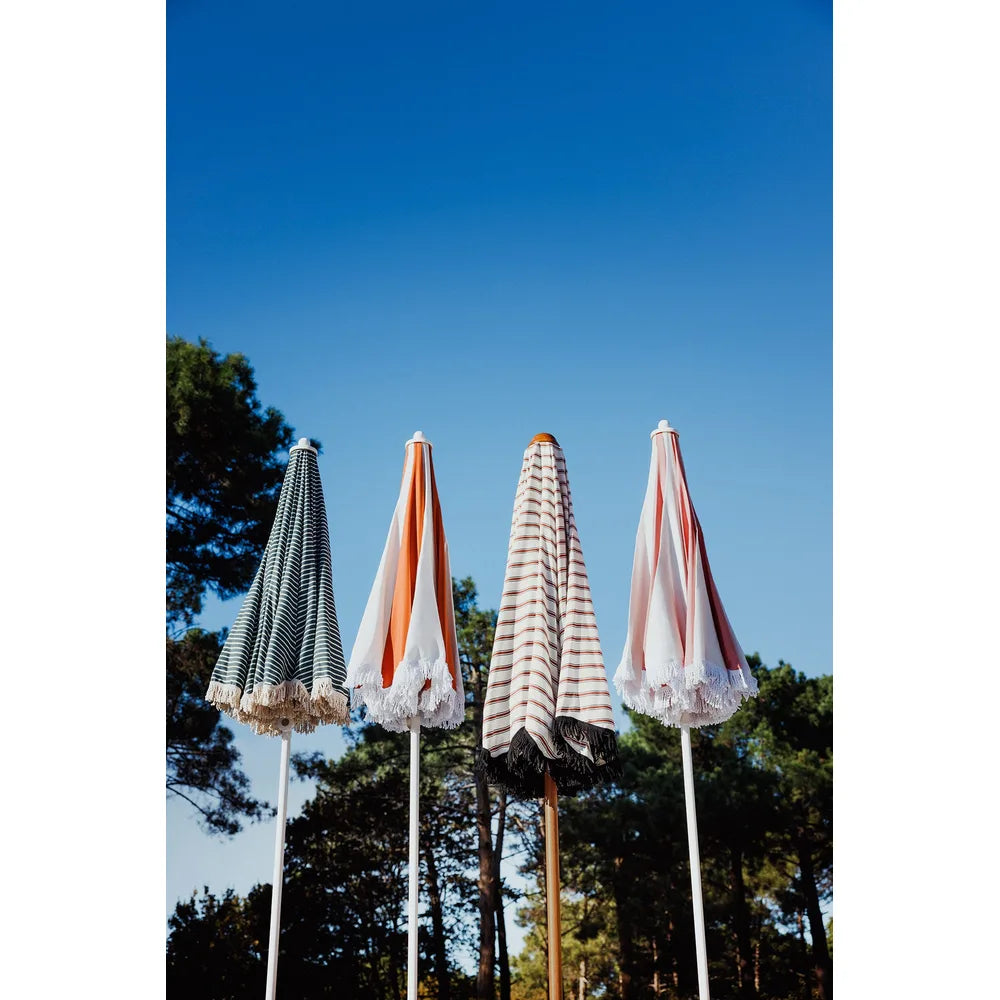 Fermob – Aluminium – Parasol ø250 cm en situation