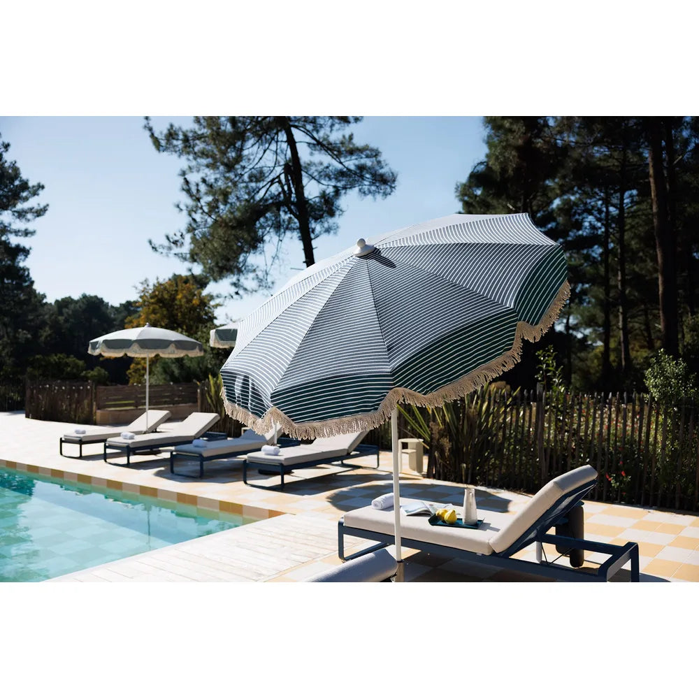 Fermob – Aluminium – Parasol ø250 cm en situation
