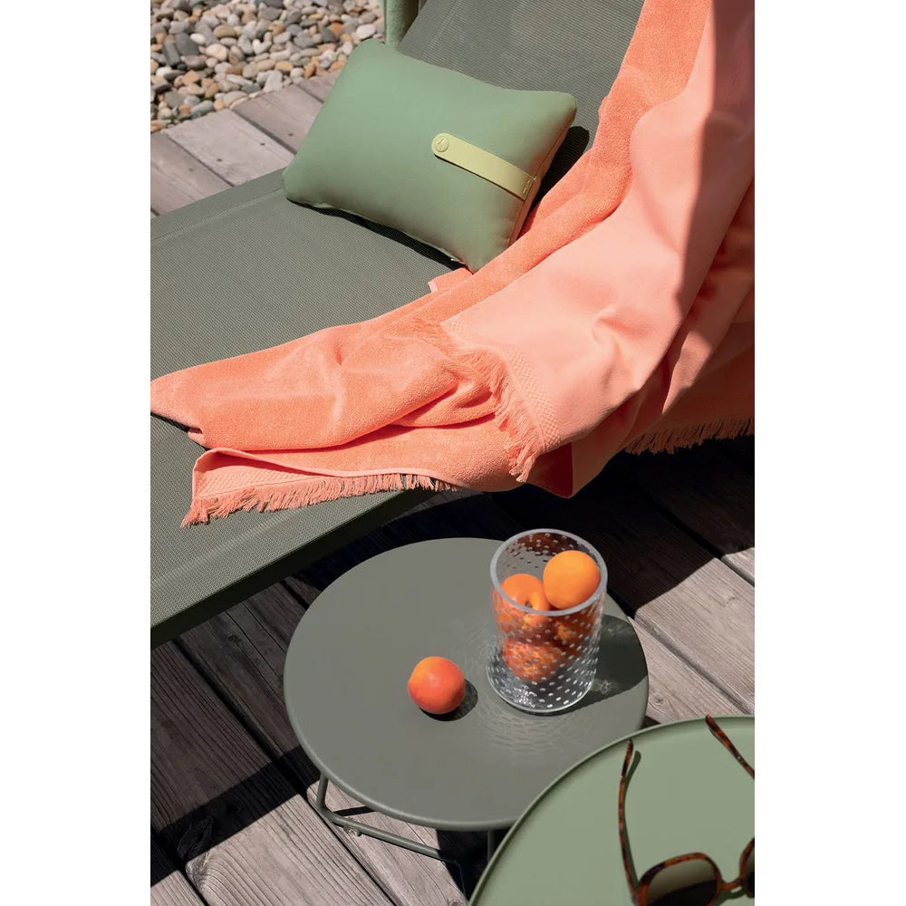 Fermob – Cocotte – Table d'appoint ø 34 cm en situation