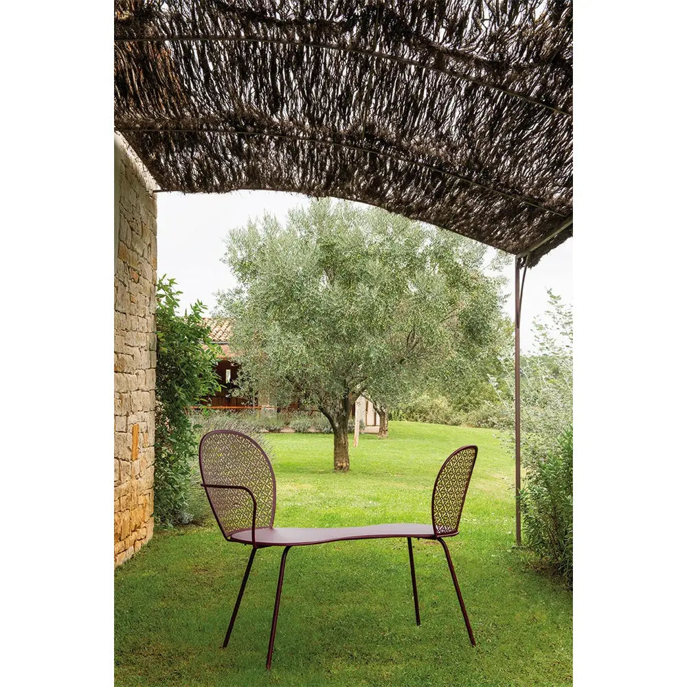 Fermob – Lorette – Banquette conversation en situation