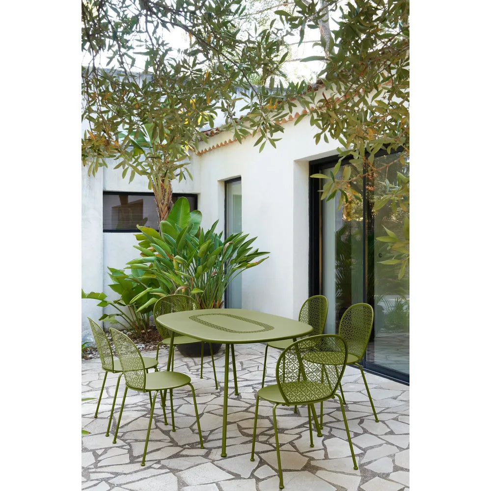 Fermob – Lorette – Table ovale 160 x 90 cm en situation