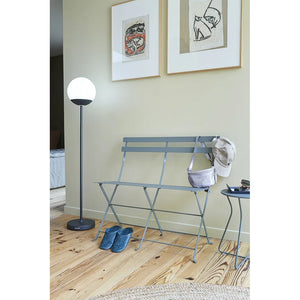 Fermob – Mooon! – Lampe H.134 cm en situation