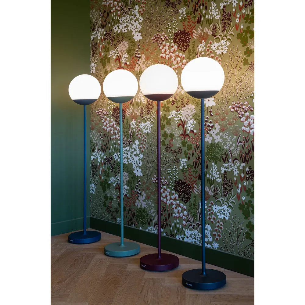 Fermob – Mooon! – Lampe H.134 cm en situation