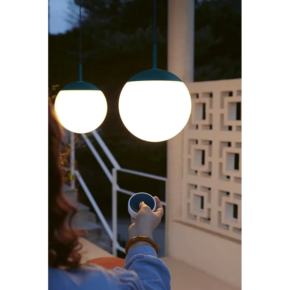Fermob – Mooon! – Suspension ø25 cm en situation