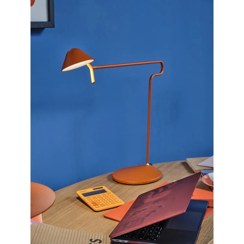 Fermob – Pixi – Lampe de bureau H.47 cm en situation