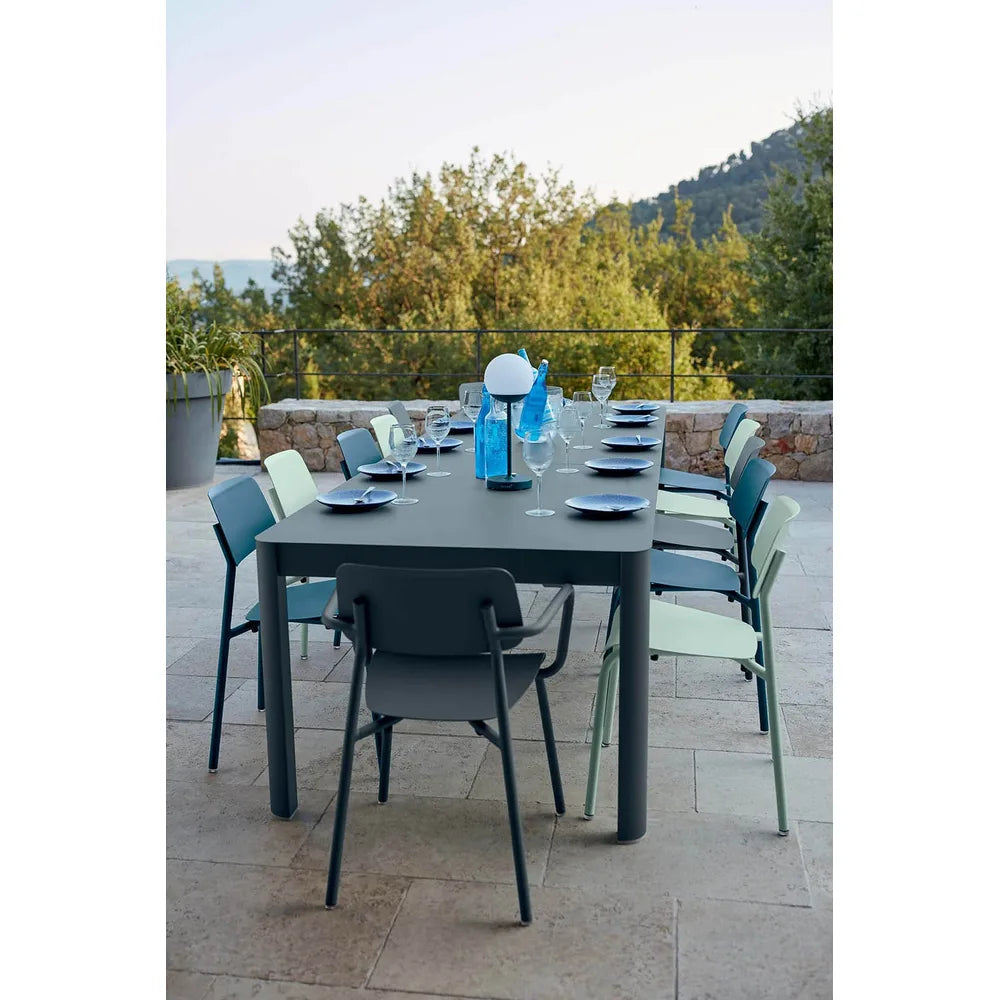 Fermob – Ribambelle – Table 3 allonges xl 149/299 x 100 cm en situation