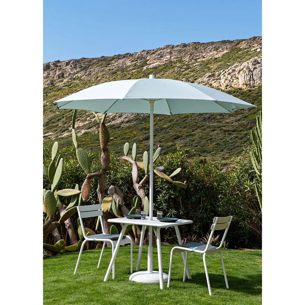 Fermob – Shadoo – Parasol ø 250 cm en situation