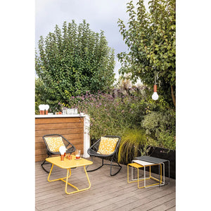 Fermob – Sixties – Table basse 76 x 55.5 cm en situation