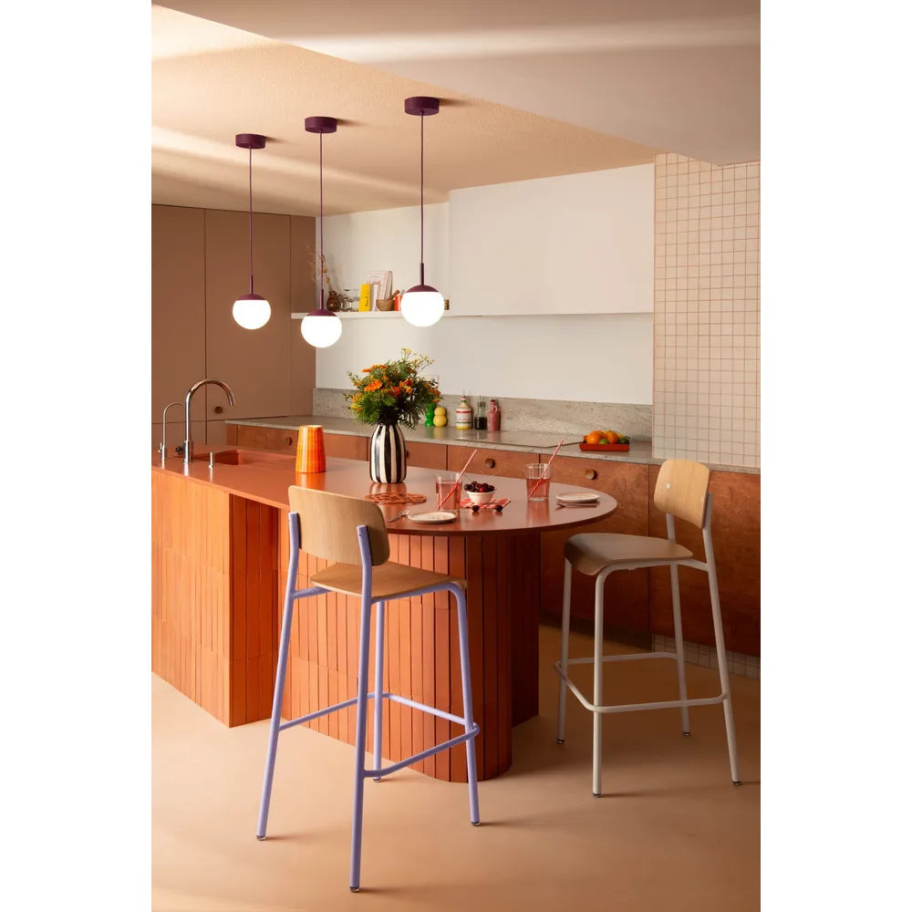 Fermob – Studie – Chaise de bar chêne h75 en situation
